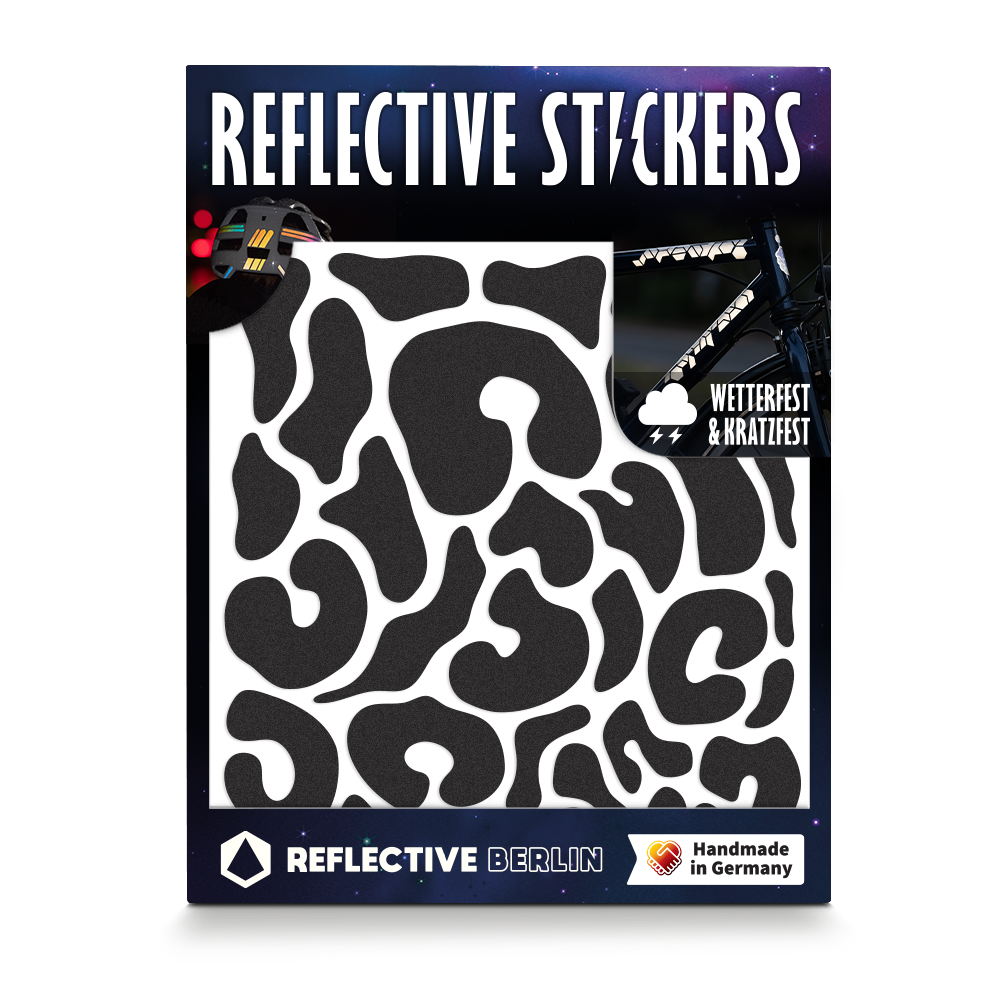 M Pebbles in Schwarz von REFLECTIVE Berlin als verpacktes Set mit stark reflektierenden organischen Formen für mehr Sichtbarkeit im urbanen Stil.