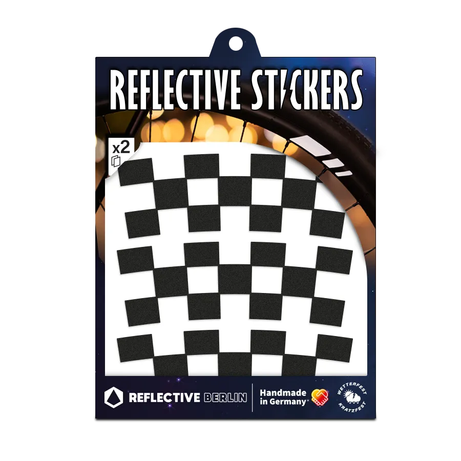 Reflektierender Felgen Aufkleber „Checker“ in Farbvariante „schwarz“ in Größe 40mm in Produktverpackung von REFLECTIVE Berlin.