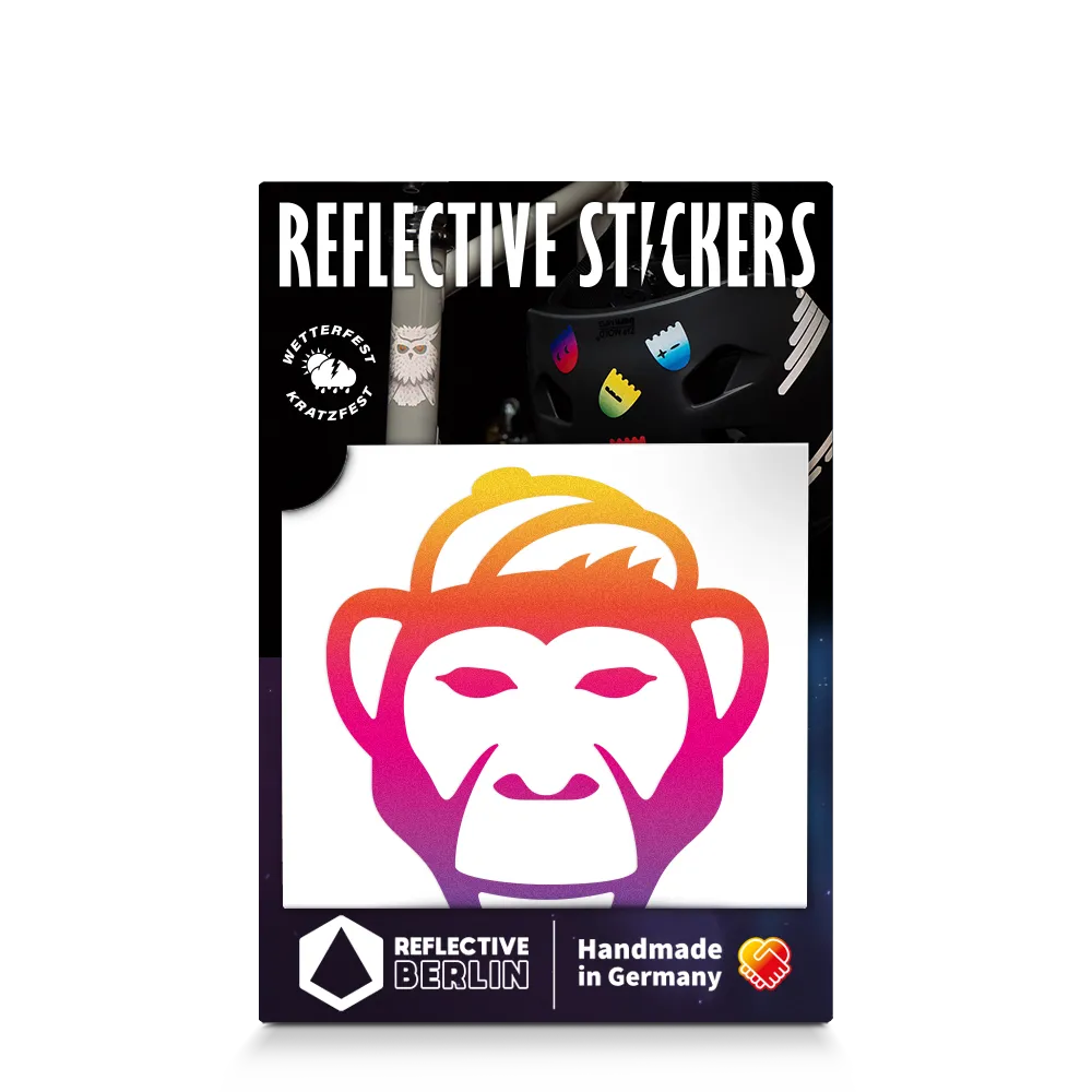 Reflektierender Aufkleber „Affe“ in Farbvariante „Regenbogen“ in Verpackung von REFLECTIVE Berlin.