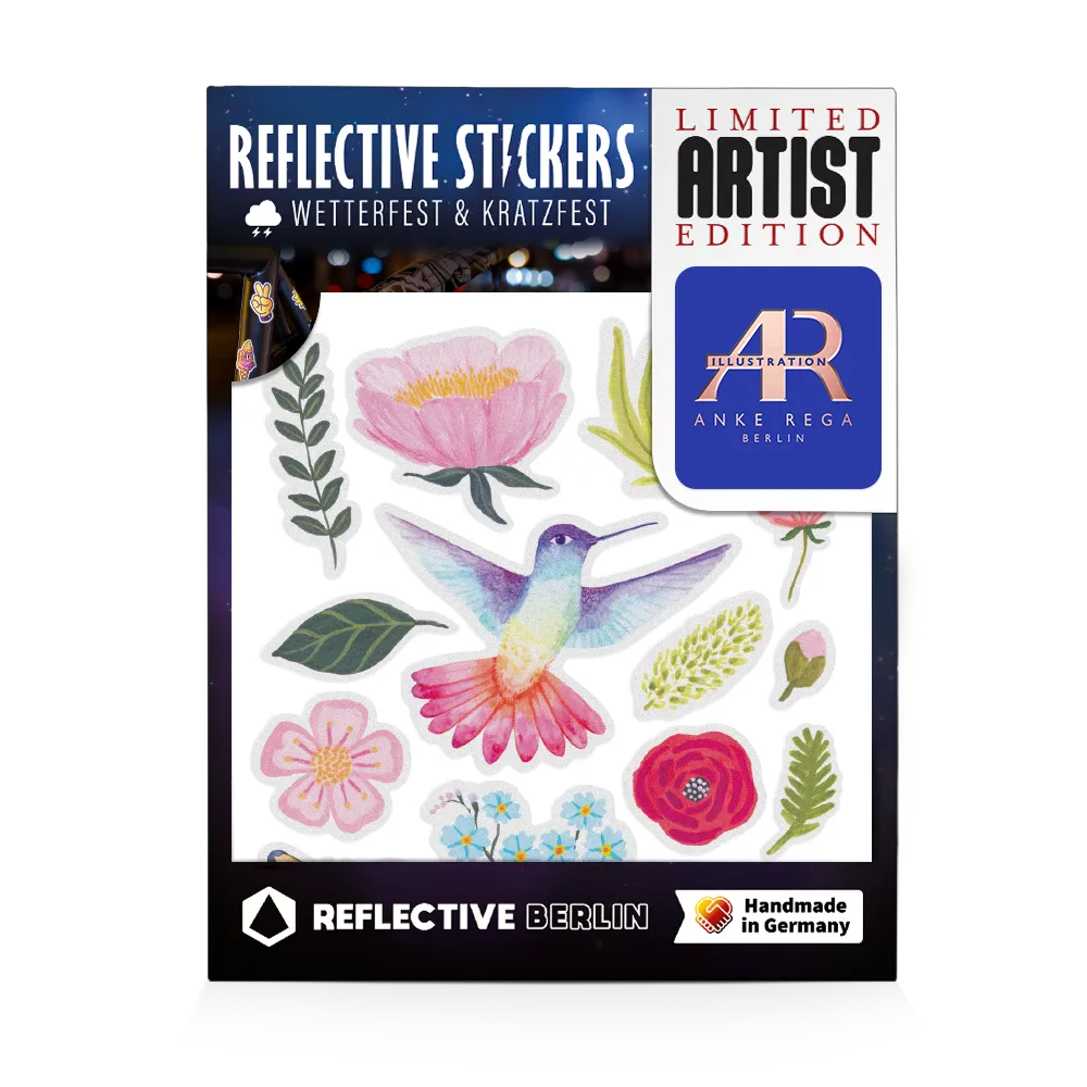 Reflektierende Aufkleber Künstleredition „Emflowerment“ von Künstlerin Anke Rega mit floralen Aquarell Designs in Produktverpackung von REFLECTIVE Berlin.