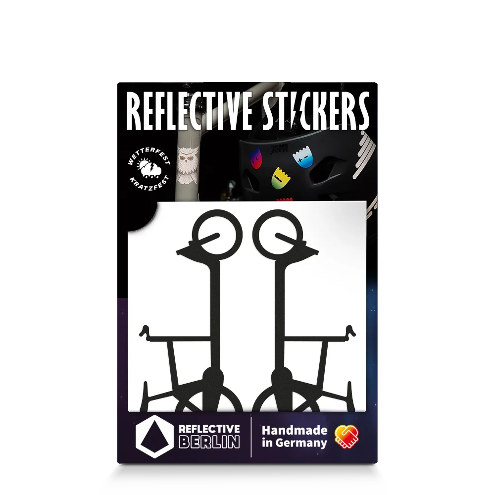 Reflektierender Aufkleber „Cargo“ in Farbvariante „schwarz“ in Produktverpackung von REFLECTIVE Berlin.