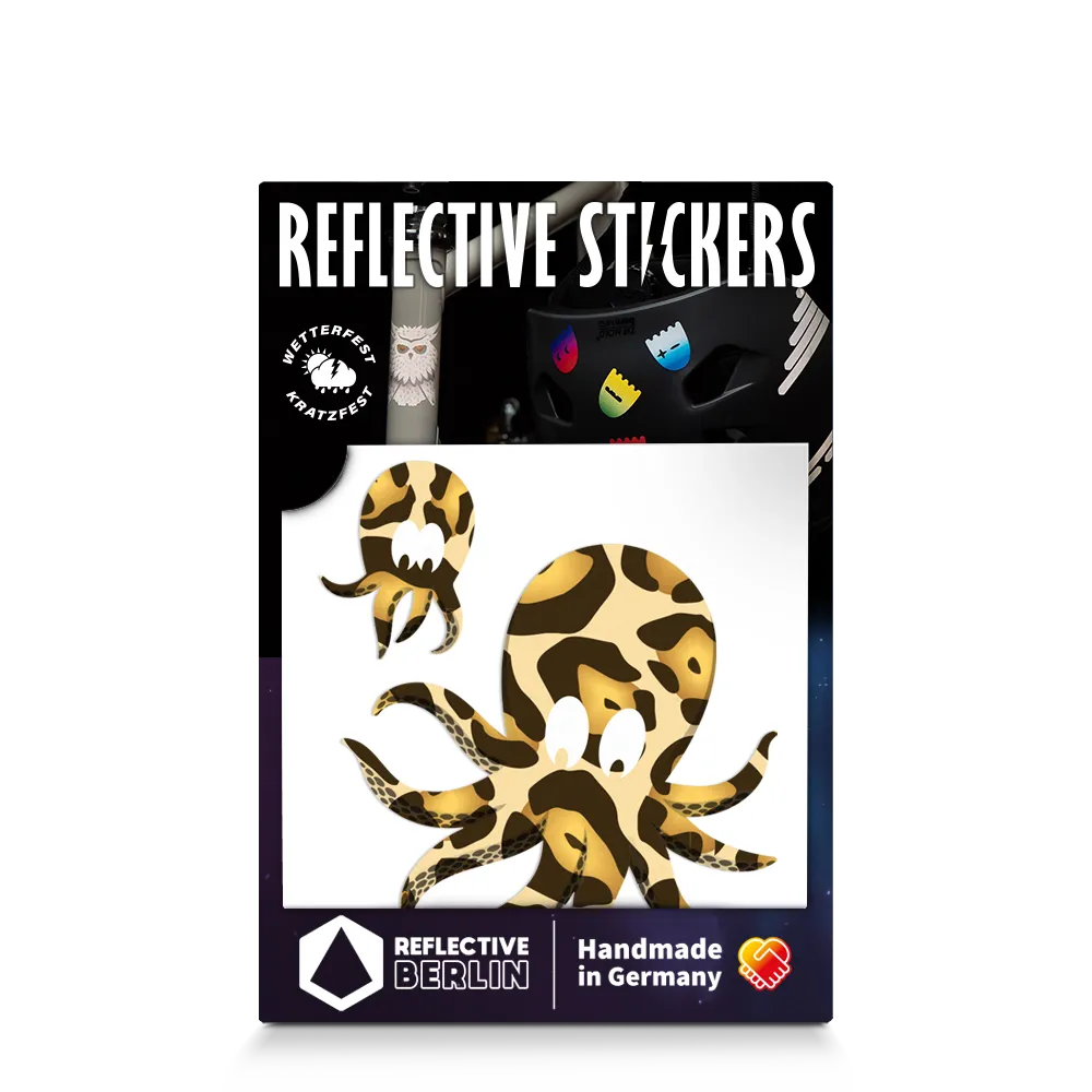 Reflektierender Aufkleber „Oktopus“ in Farbvariante „camo“ in Produktverpackung von REFLECTIVE Berlin.