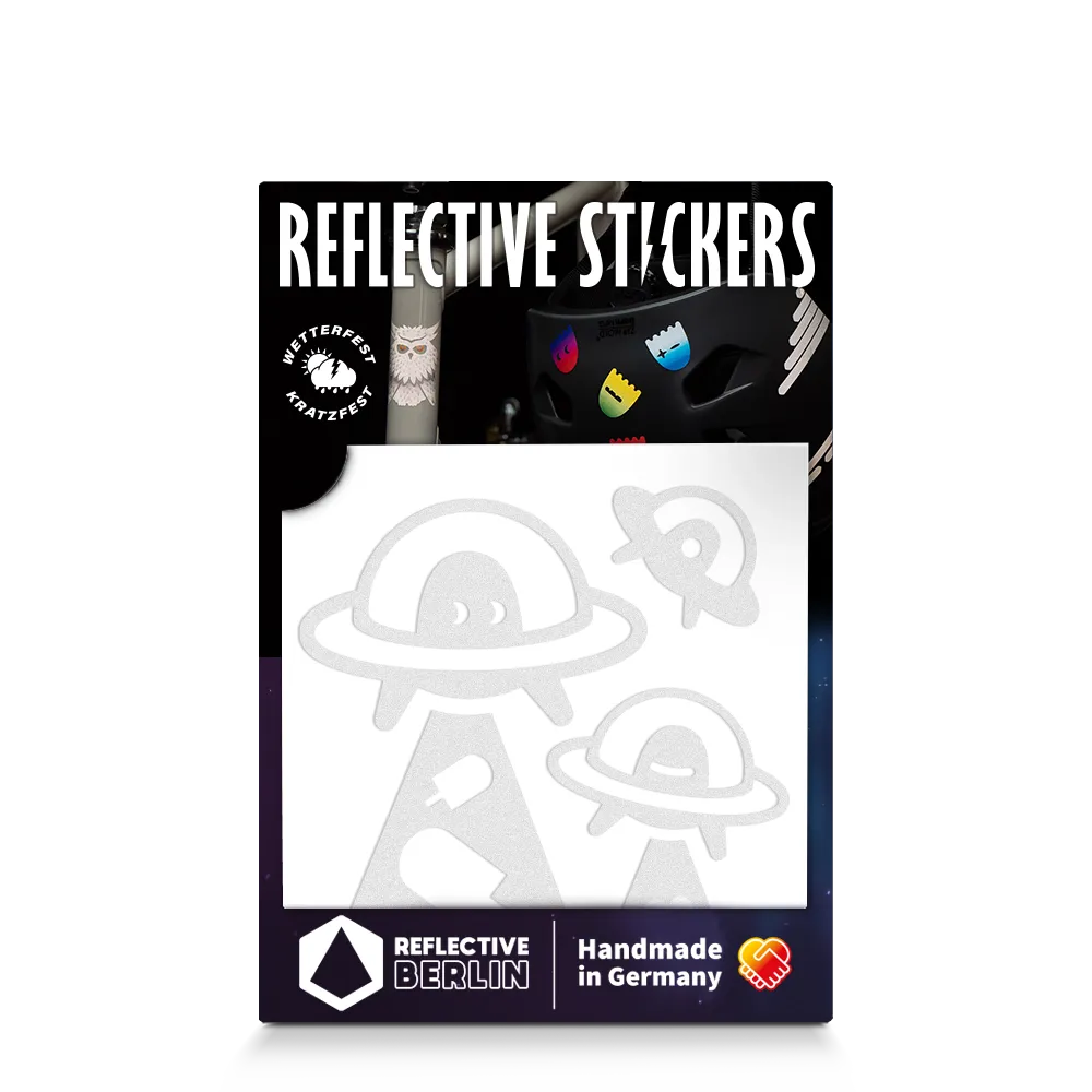 Reflektierender Aufkleber „UFO“ in Farbvariante „weiß“ in Produktverpackung von REFLECTIVE Berlin.