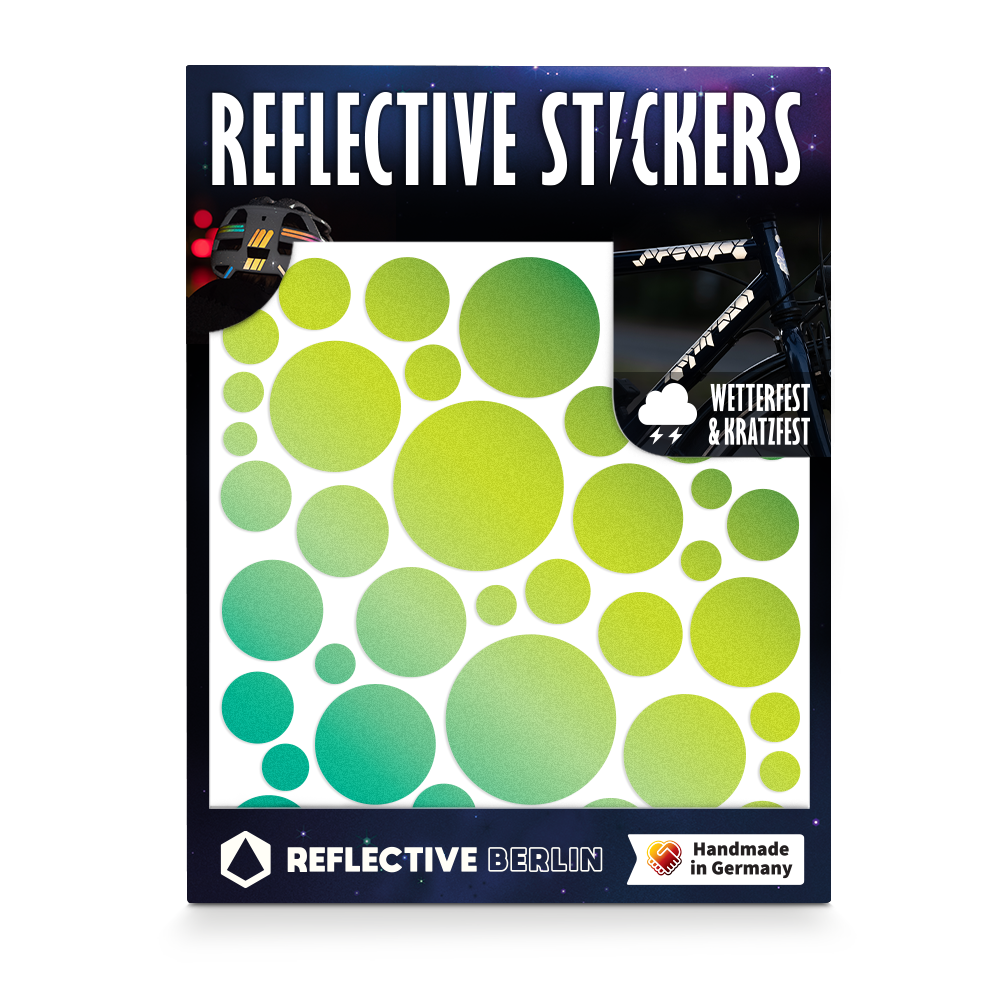M Bubbles in Grün von REFLECTIVE Berlin als verpacktes Set mit stark reflektierenden Kreisen für mehr Sichtbarkeit im urbanen Stil.
