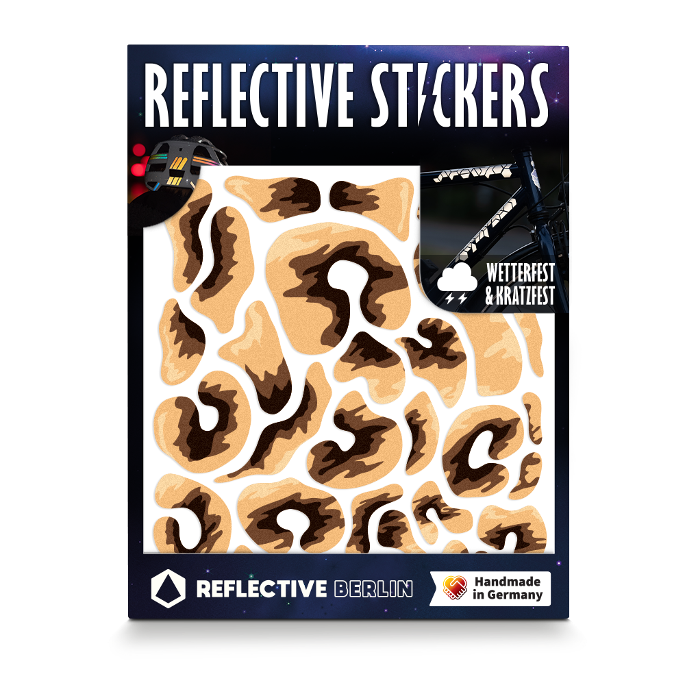 M Pebbles in Leo von REFLECTIVE Berlin als verpacktes Set mit stark reflektierenden organischen Formen für mehr Sichtbarkeit im urbanen Stil.