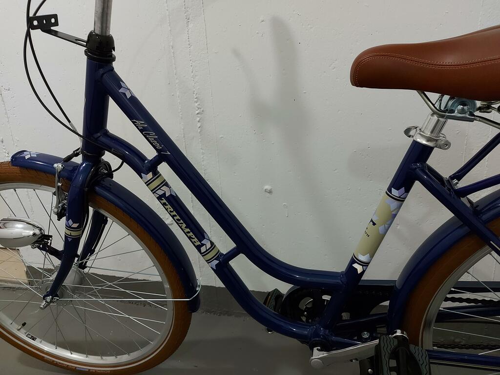 Cubes Summer von REFLECTIVE Berlin auf Citybike mit stark reflektierenden geometrischen Würfelformen für mehr Sichtbarkeit im urbanen Stil.