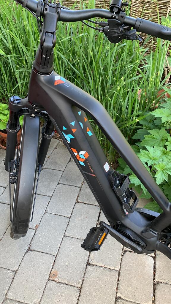 Diamonds Vintage von REFLECTIVE Berlin auf E-Bike mit stark reflektierenden geometrischen Diamantformen für mehr Sichtbarkeit im urbanen Stil.