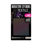 Reflektierende Aufkleber Textil Stoff „DIY“ in Farbvariante „Regenbogen“ zum selbst zuschneiden in Produktverpackung von REFLECTIVE Berlin.
