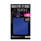 Reflektierende Aufkleber Textil Stoff „DIY“ in Farbvariante „Blau“ zum selbst zuschneiden in Produktverpackung von REFLECTIVE Berlin.