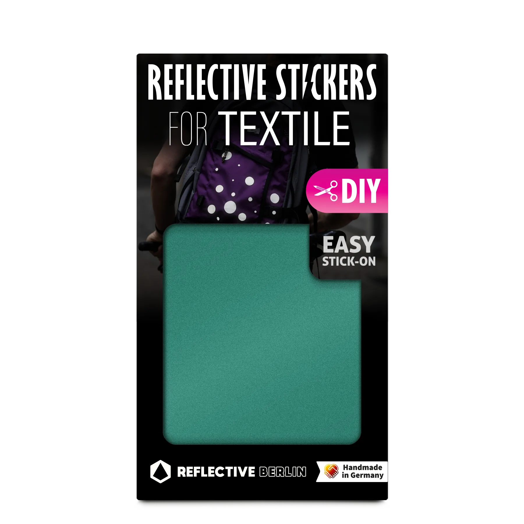 Reflektierende Aufkleber Textil Stoff „DIY“ in Farbvariante „Grün“ zum selbst zuschneiden in Produktverpackung von REFLECTIVE Berlin.