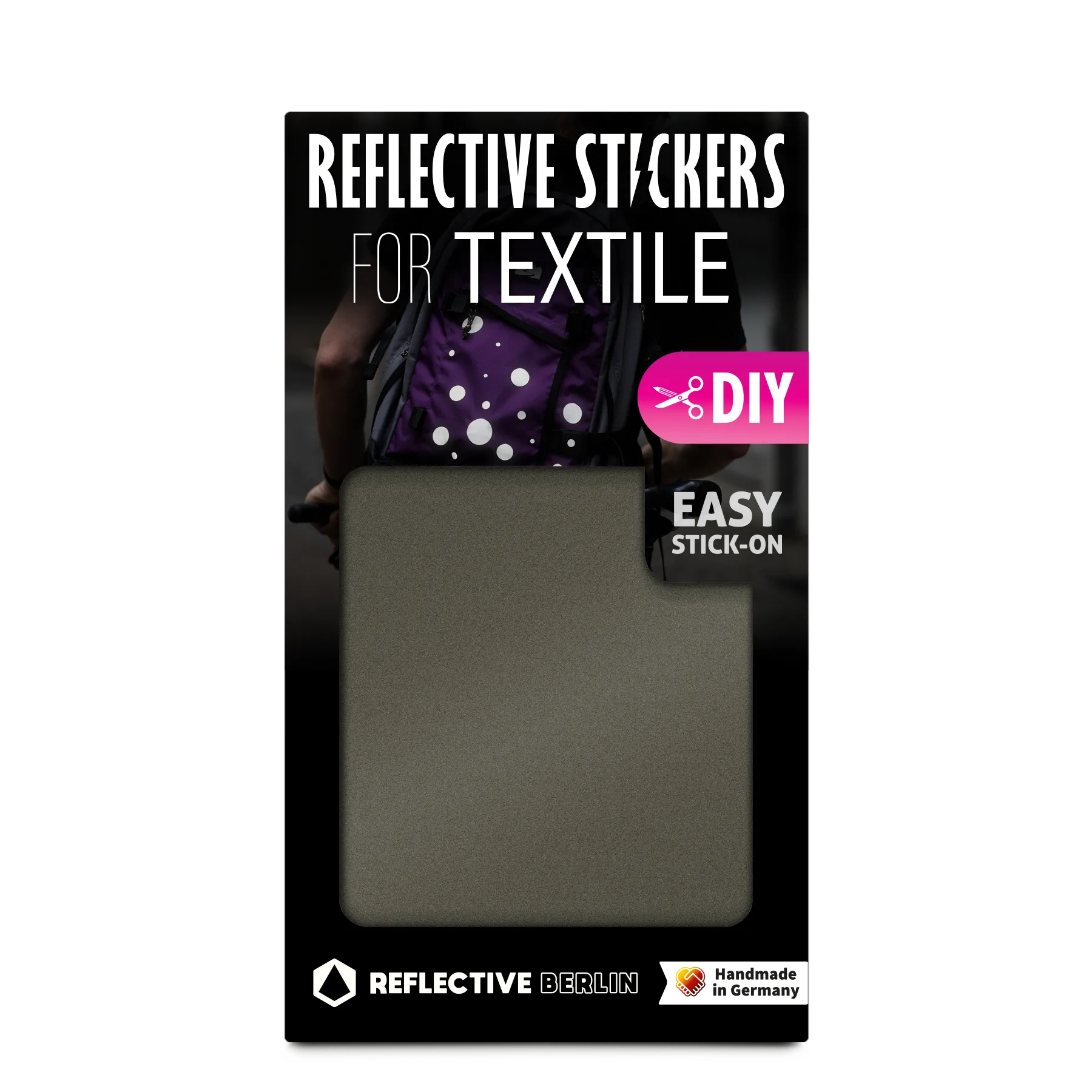 Reflektierender Aufkleber Textil Stoff „DIY“ zum selbst zuschneiden in Farbvariante „Grau“ in Produktverpackung von REFLECTIVE Berlin.