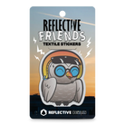 Reflektierender Aufkleber Stoff Textil „Olli“ eine Eule mit gelbem Fahrradhelm aus der Produktserie „Reflective Friends“ in Produktverpackung REFLECTIVE Berlin.