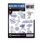 Freigestelltes Bild der reflektierenden Aufkleber „Artist Edition: Amrei Fiedler“ mit Hamburg-Motiven wie Möwen, Fischköppen, Regentropfen und „Moin Moin“ in Größe M in Produktverpackung von REFLECTIVE Berlin.