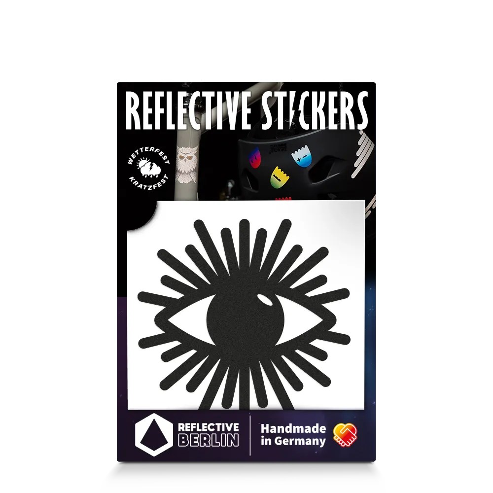 Reflektierender Aufkleber „Auge“ in Farbvariante „schwarz“ in Produktverpackung von REFLECTIVE Berlin.