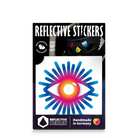 Reflektierender Aufkleber „Auge“ in Farbvariante „Regenbogen“ in Produktverpackung von REFLECTIVE Berlin.