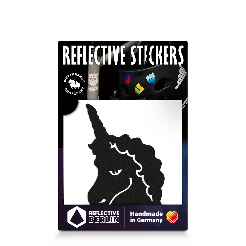 Reflektierender Aufkleber „Einhorn“ in Farbvariante „schwarz“ in Produktverpackung von REFLECTIVE Berlin.