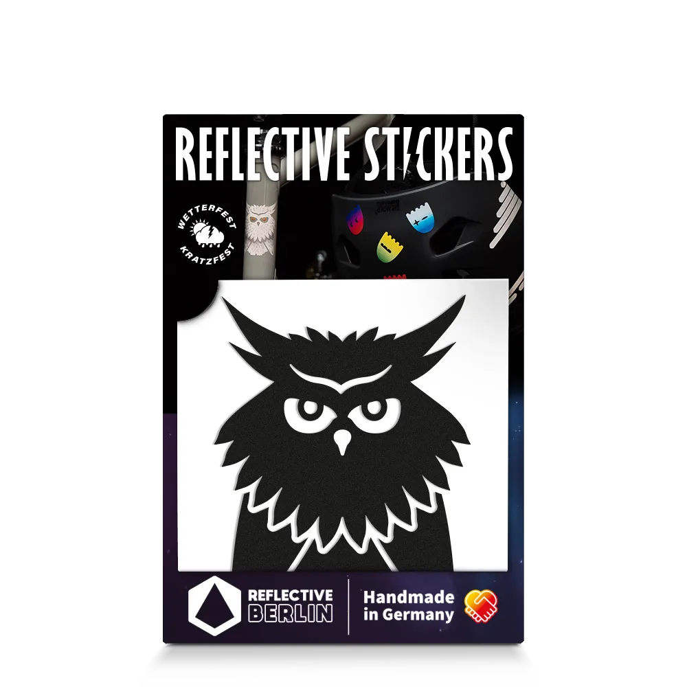 Reflektierender Aufkleber „Eule“ in Farbvariante „schwarz“ in Produktverpackung von REFLECTIVE Berlin.