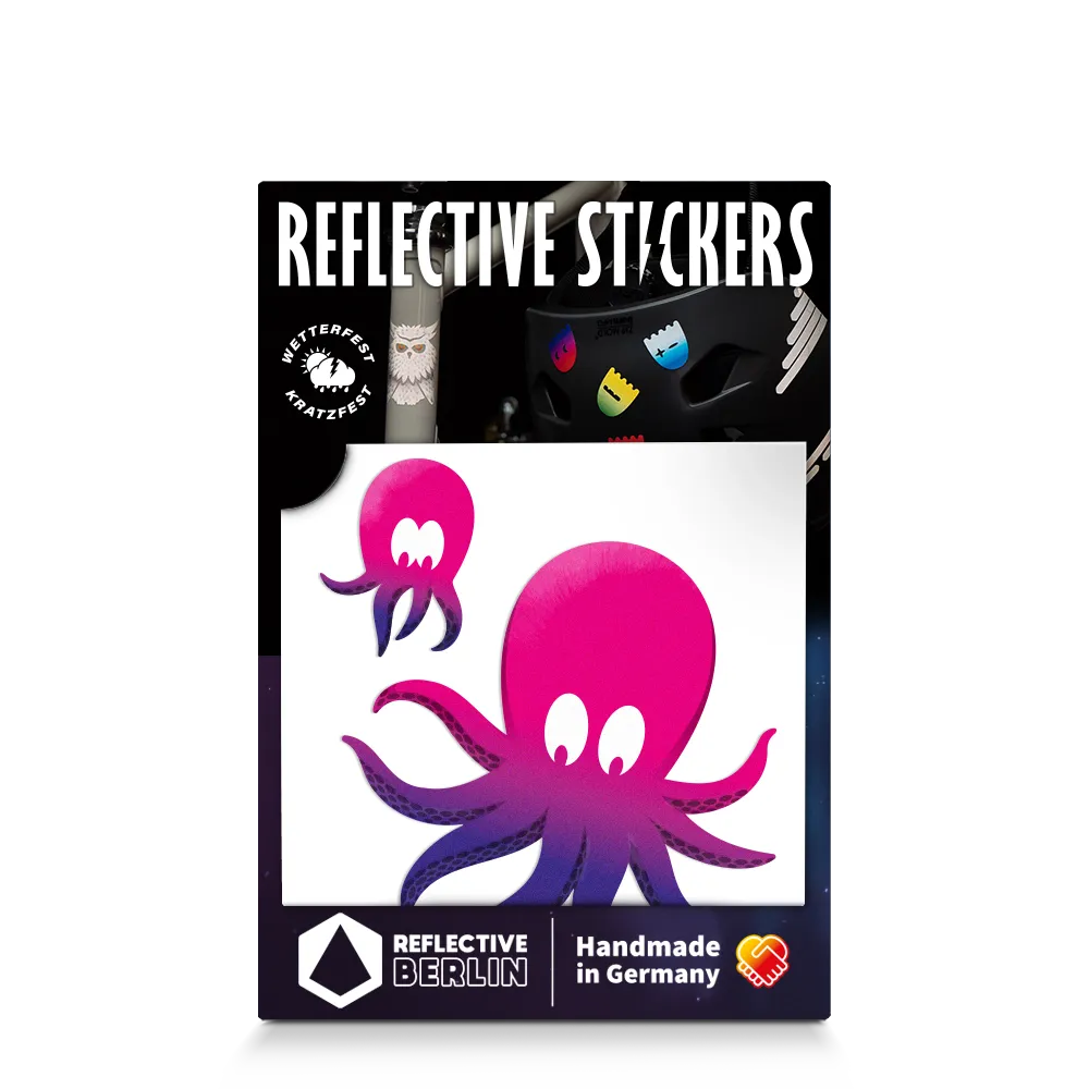 Reflektierender Aufkleber „Oktopus“ in Farbvariante „Neptun“ in Produktverpackung von REFLECTIVE Berlin.
