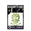 Reflektierender Aufkleber „Totenkopf“ in Farbvariante „camo“ in Produktverpackung von REFLECTIVE Berlin.