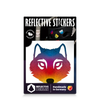 Reflektierender Aufkleber „Wolf“ in Farbvariante „Regenbogen“ in Produktverpackung von REFLECTIVE Berlin.