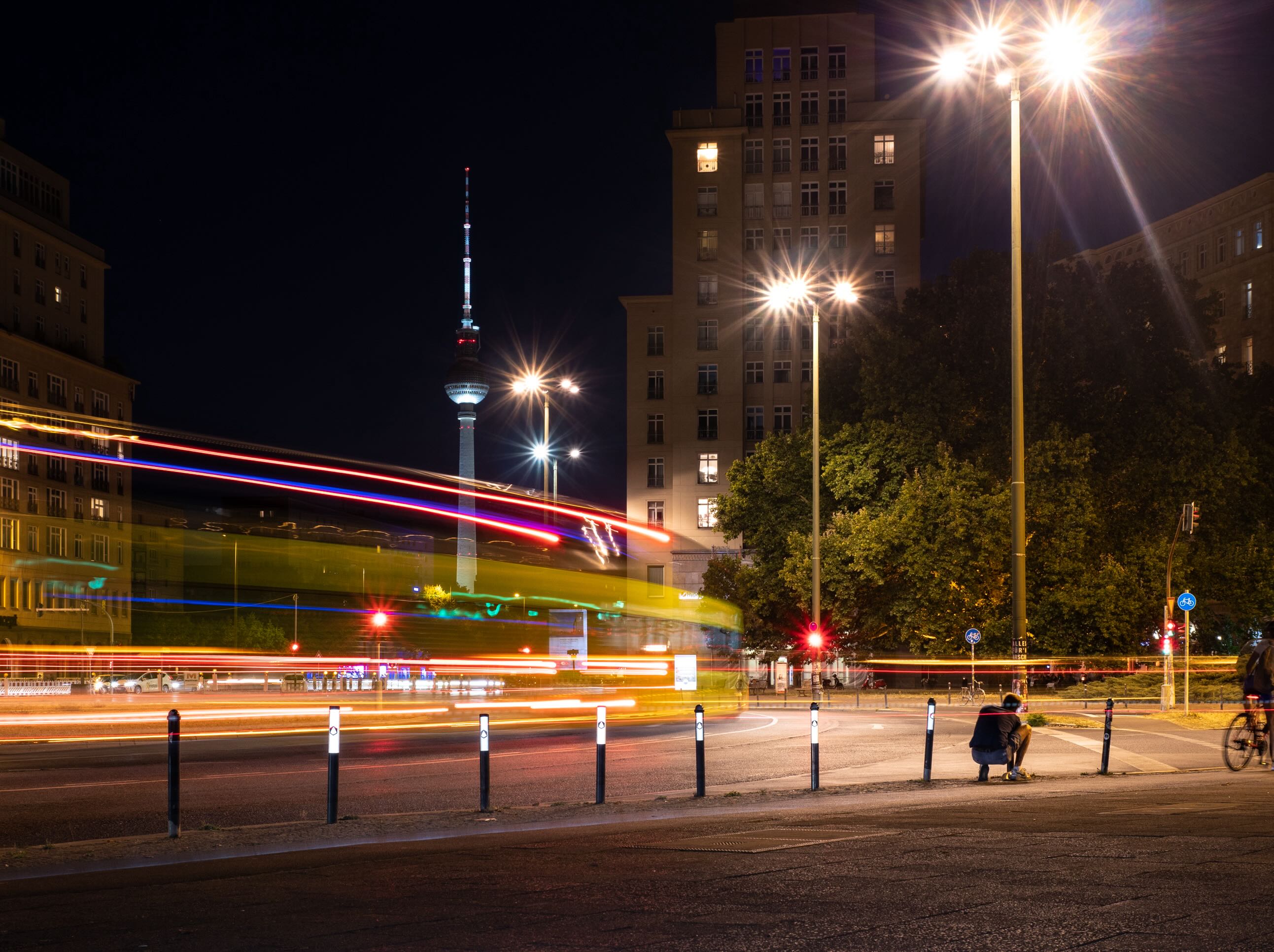 Berlin Strausberger Platz bei Nacht