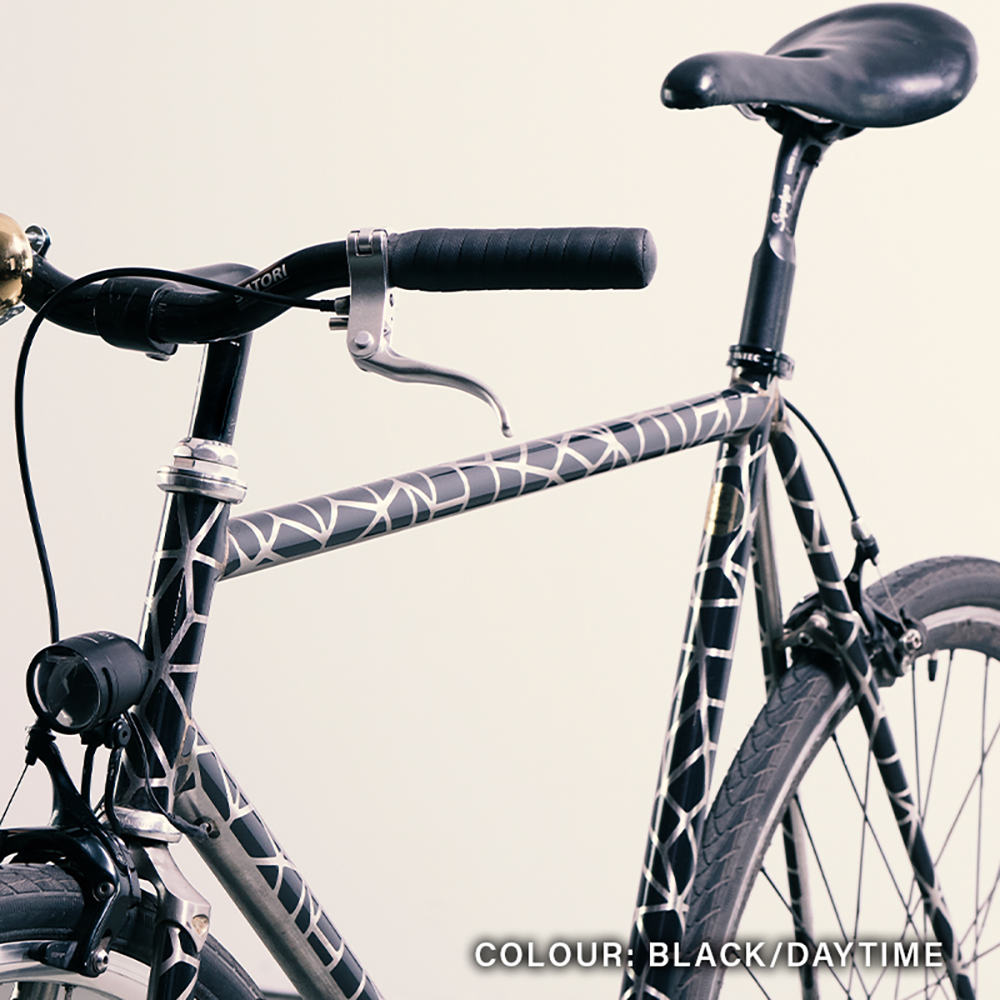 sportliches Bike mit silber-schwarzem design