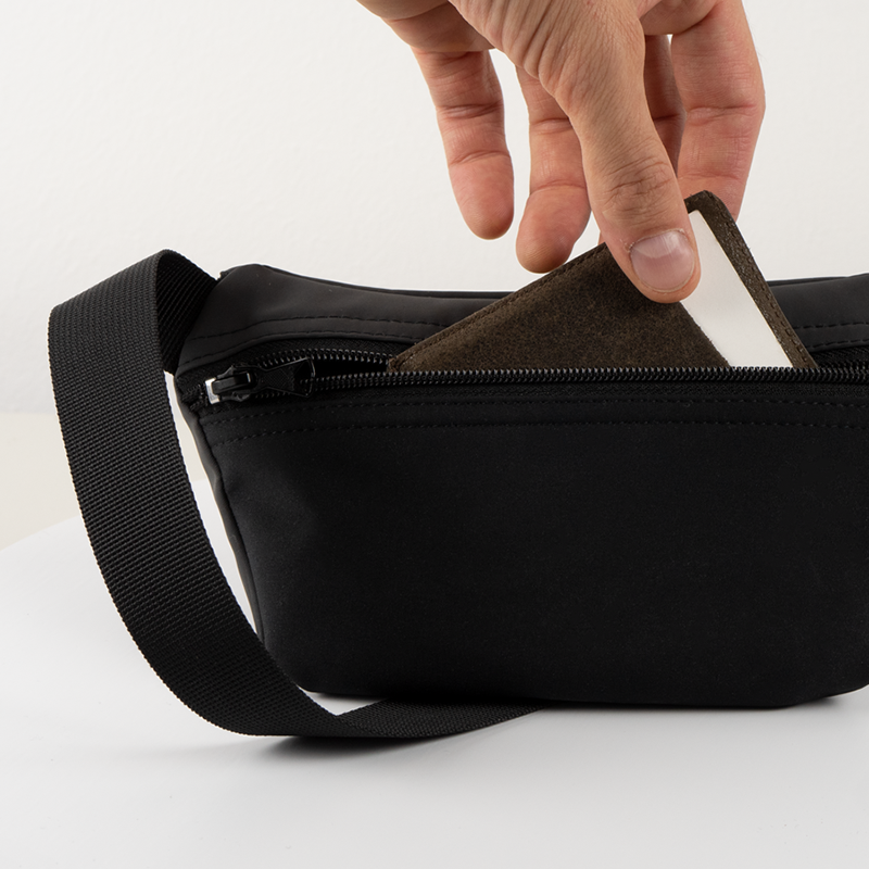 Detail zipper pouch for wallet
