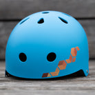 blau helme, holz boden, und reflektierende sticker