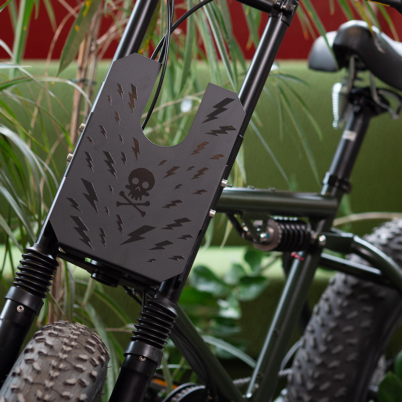 Urban Drivestyle UDX Bike mit Totelschädel Sticker und Blitzen