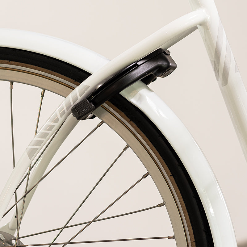 Reflektierende Sticker auf Fahrradrahmen, weiße Muster